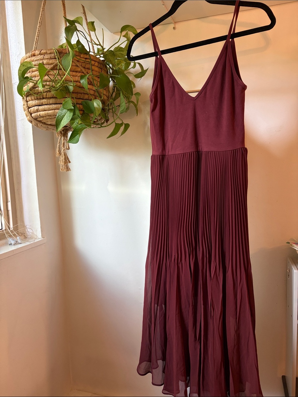 Wilfred V-Neck Burgundy Pleated Maxi Dress